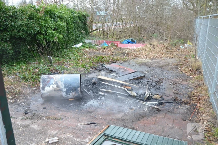 Hoopje afval in brand