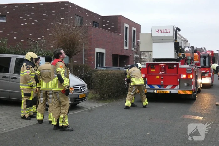 Dakbedekking dreigt los te waaien