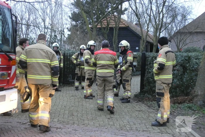 Schoorsteenbrand in woning met rieten dak