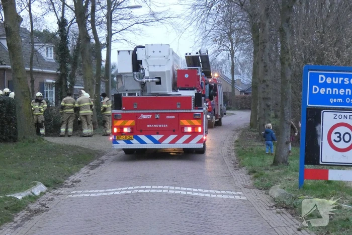 Schoorsteenbrand in woning met rieten dak
