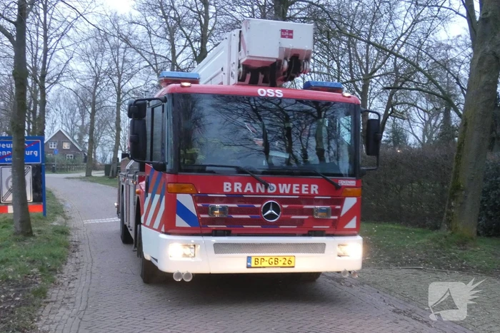 Schoorsteenbrand in woning met rieten dak