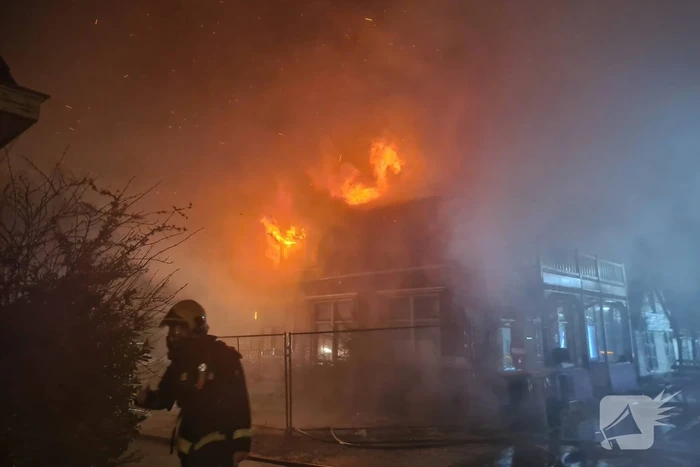 Grote uitslaande brand in café