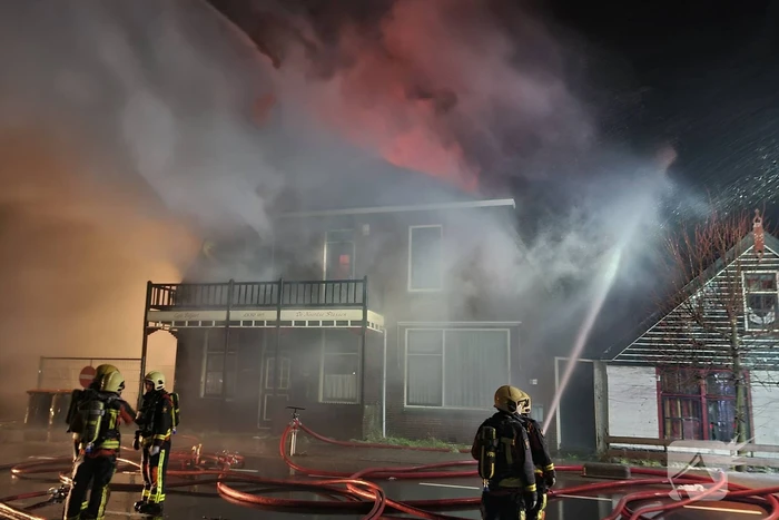 Grote uitslaande brand in café
