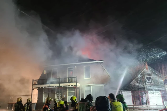 Grote uitslaande brand in café