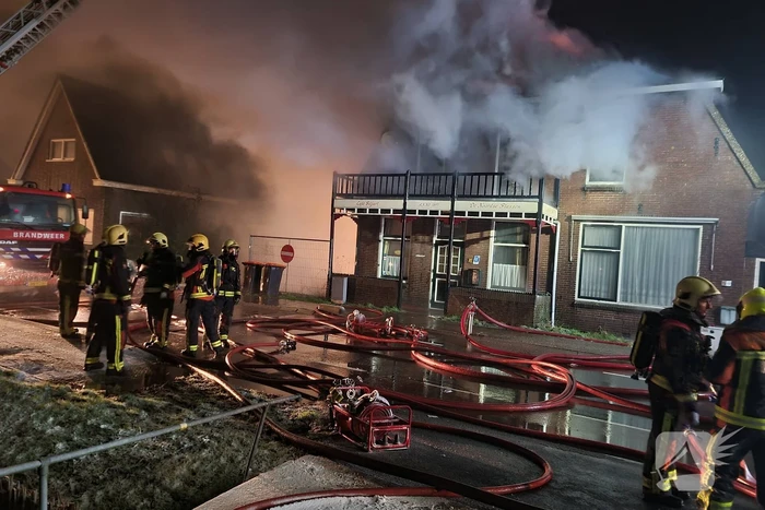 Grote uitslaande brand in café