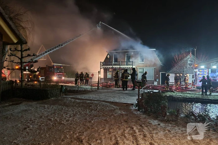 Grote uitslaande brand in café