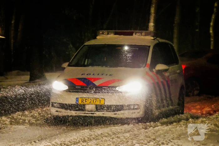 Auto eindigt tegen lantaarnpaal