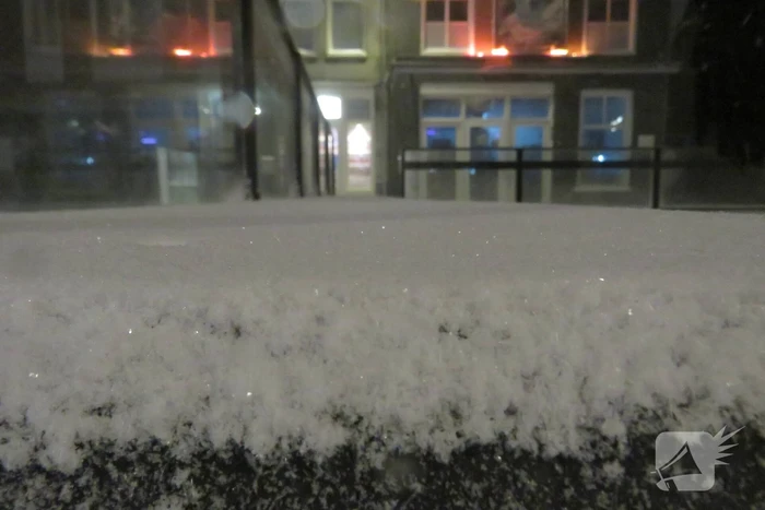 Nederland ontwaakt onder deken van sneeuw