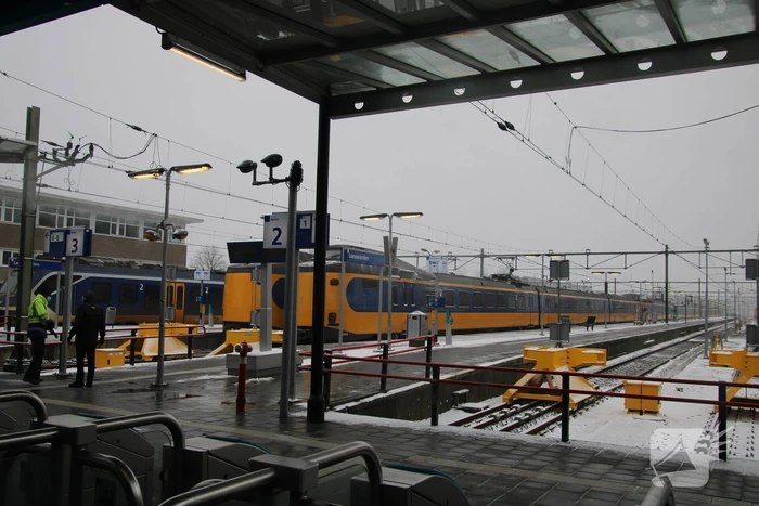 Nederland ontwaakt onder deken van sneeuw