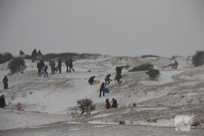 Nederland ontwaakt onder deken van sneeuw