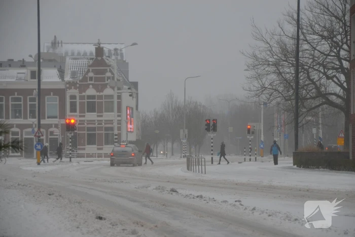Nederland ontwaakt onder deken van sneeuw