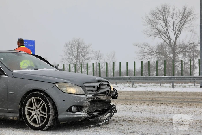 Auto's op elkaar bij glijpartij