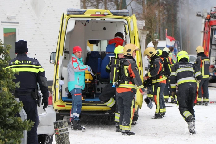 Dak Intratuin volledig in brand