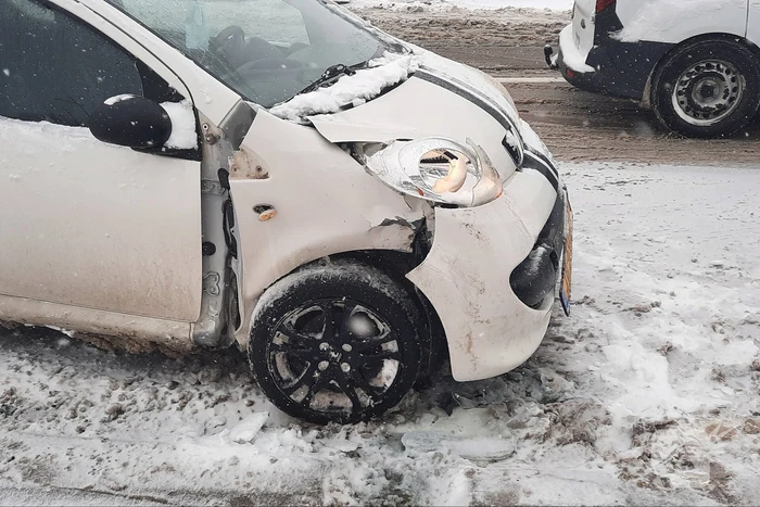 Auto botst op bulkoplegger