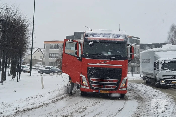Auto botst op bulkoplegger