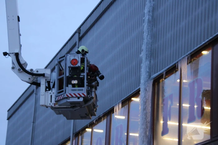 Aldi tijdelijk afgesloten wegens vallend ijs