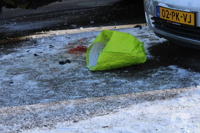 Automobiliste botst achterop vuilniswagen