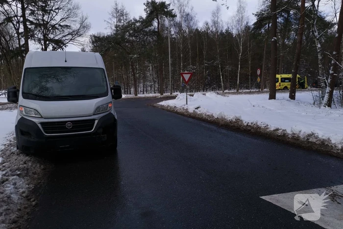 Meerdere auto's botsen op elkaar