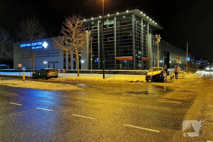Veel schade bij botsing op kruising