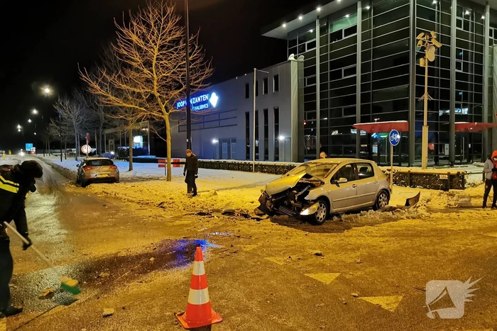 Veel schade bij botsing op kruising