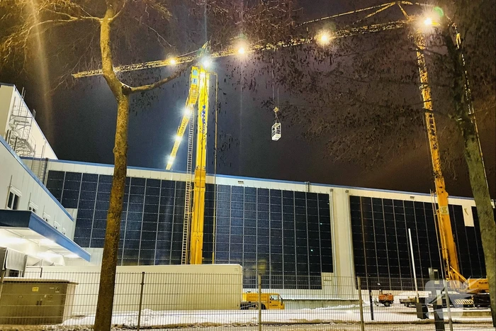 Dak van ColdService staat op instorten na sneeuwval