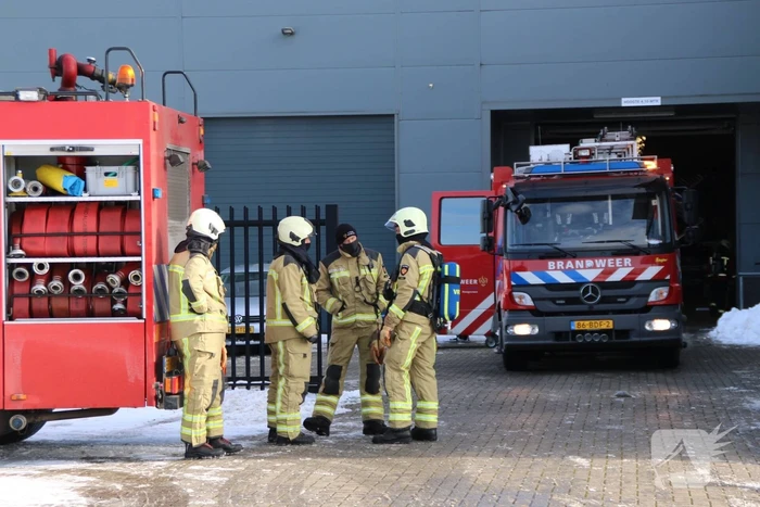Brand op dak van Benel