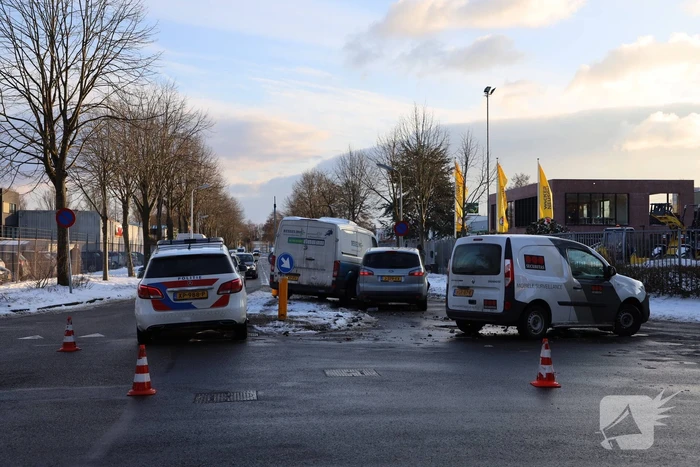 Botsen op kruising bedrijventerrein De Hoef