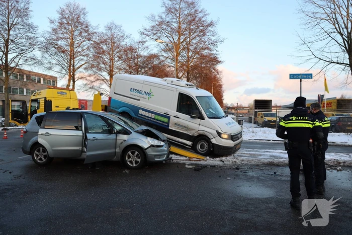Botsen op kruising bedrijventerrein De Hoef
