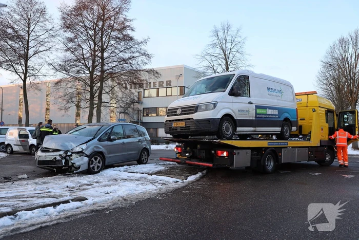 Botsen op kruising bedrijventerrein De Hoef
