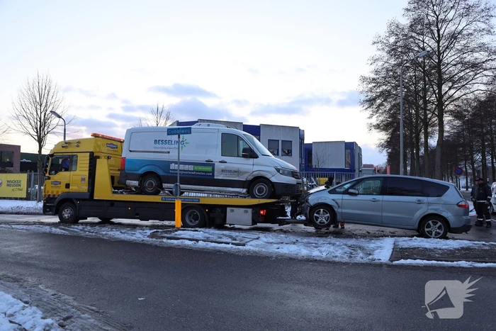 Botsen op kruising bedrijventerrein De Hoef