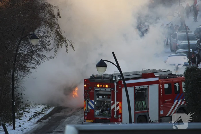 Auto gaat in vlammen op