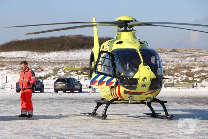 Traumahelikopter landt bij KNRM voor incident in woning