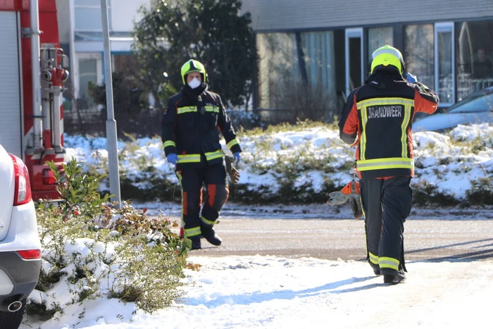 Schaatser zakt door ijs op kanaal Dwarswetering