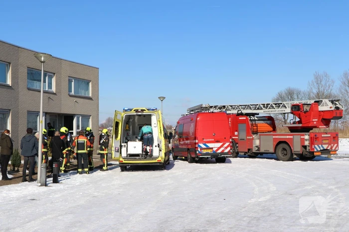 Schaatser zakt door ijs op kanaal Dwarswetering