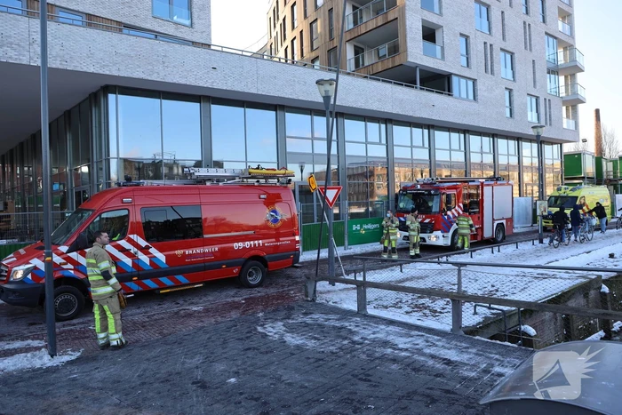 Wandelaar zakt door ijs op Eem
