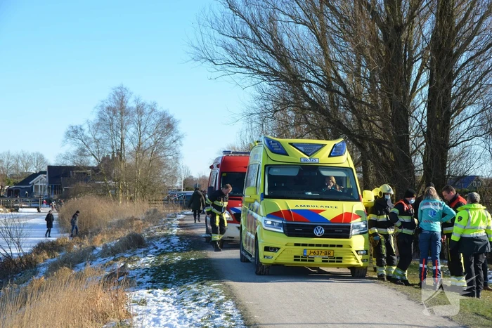 Gewonde met helikopter van ijs gered