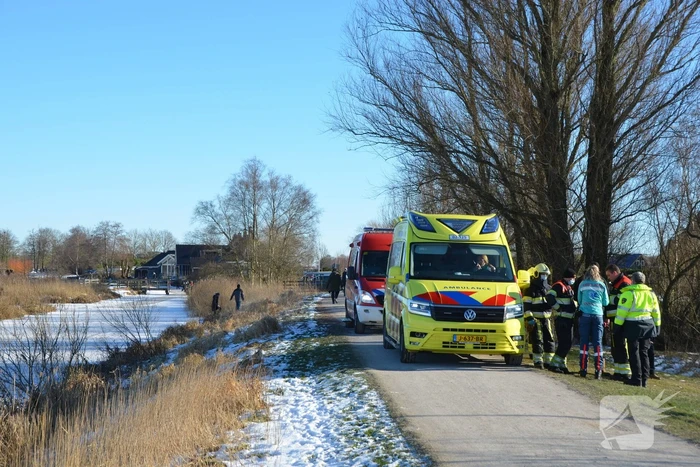 Gewonde met helikopter van ijs gered