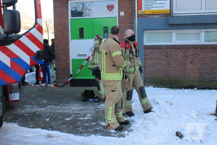 Brandweer blust uitslaande woningbrand