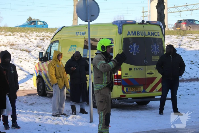 Brandweer blust uitslaande woningbrand