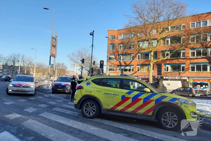 Persoon behandeld door ambulance na ongeval