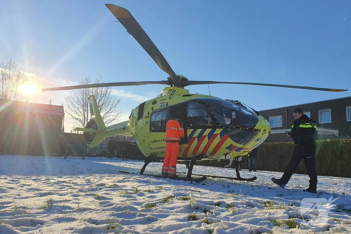 Traumahelikopter landt in park voor incident in woning