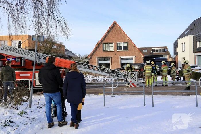 Doorgaande weg afgesloten door schoorsteenbrand