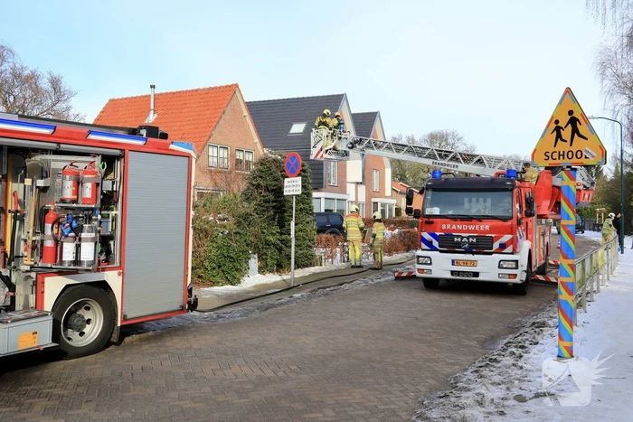 Doorgaande weg afgesloten door schoorsteenbrand