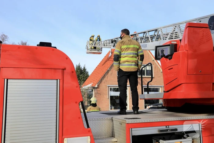 Doorgaande weg afgesloten door schoorsteenbrand