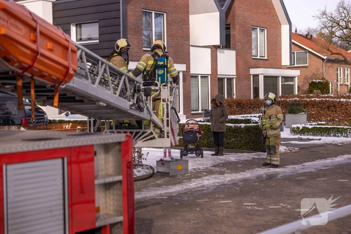 Doorgaande weg afgesloten door schoorsteenbrand