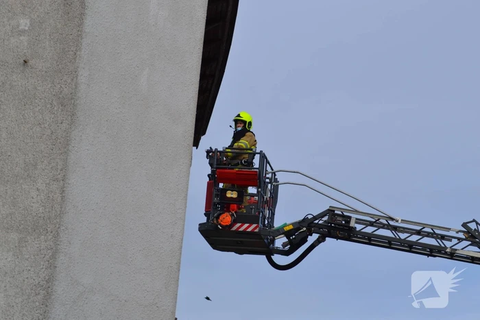 Brandweer doet onderzoek naar vermoedelijke schoorsteenbrand