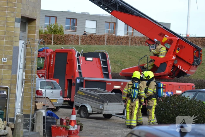 Brandweer doet onderzoek naar vermoedelijke schoorsteenbrand