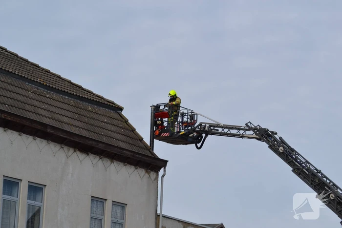 Brandweer doet onderzoek naar vermoedelijke schoorsteenbrand