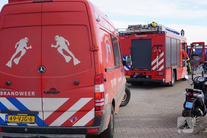 Brandweer zoekt naar mogelijk dier op het ijs