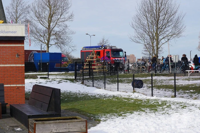 Brandweer zoekt naar mogelijk dier op het ijs